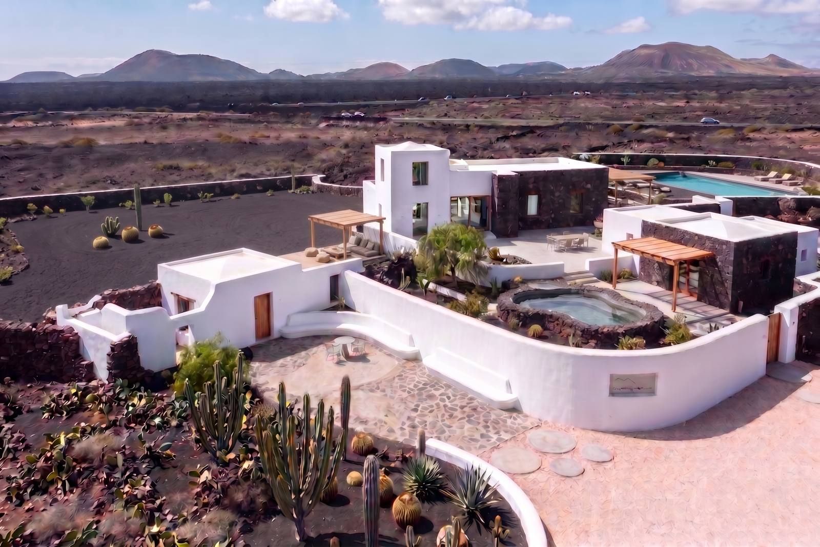 Visualisation of a walled estate on Lanzarote, white volumes inside a lava-stone wall